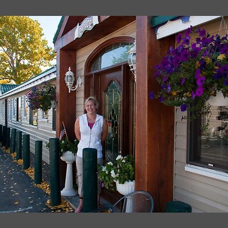 Dancing Bears Inn East Glacier Park Village Exterior photo